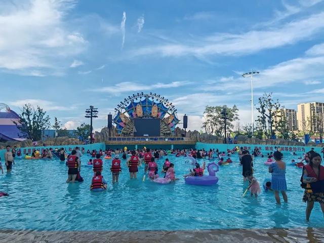水上欢乐行 共筑成长梦——困境儿童水世界之旅圆满落幕