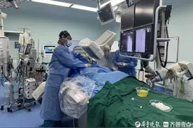 手术中患者心跳骤停！青大附院血管外科医护一分钟救回图片