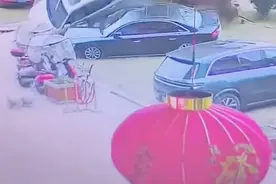 一男孩将鞭炮扔入化粪池引发爆炸，多辆汽车被“掀飞”！小小下水道为何如此危险？图片