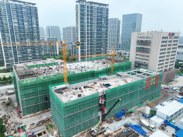北方首个新增国际通信枢纽——中国联通青岛国际局通信枢纽楼全面封顶
