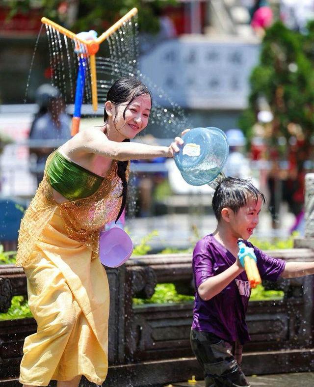 清凉一夏！肇庆鼎湖山版“泼水节”开幕