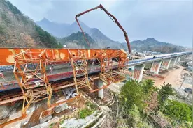 西十高铁建设忙图片