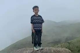 福建8岁男童在1800米山顶已失踪超40小时！当地超180人正全力寻找图片
