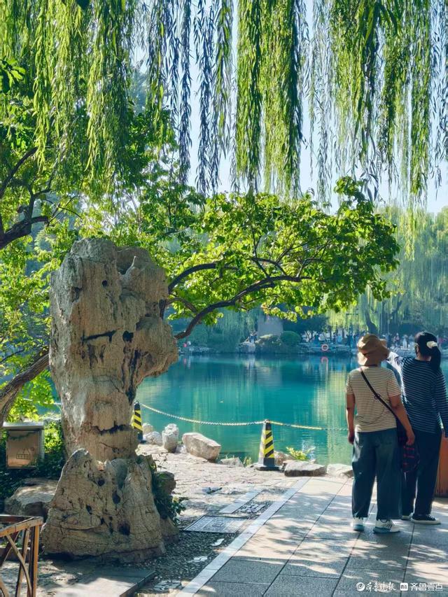 蓝天碧水五龙潭