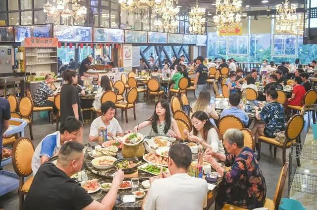 出发咯！美兰渔村龙舟赛，场上gogogo，场下购购购！