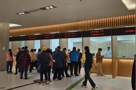 “我们期盼好久了”，龙华医院航头院区启用！居民首日“探营”问诊，入驻门诊科室→图片