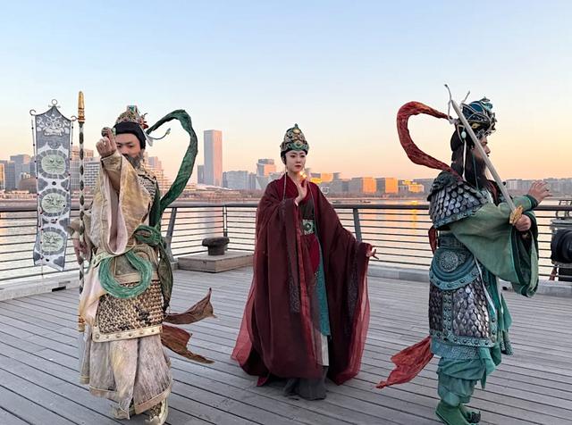 西岸梦中心开启“水岸新春季”，非遗潮玩连嗨两月