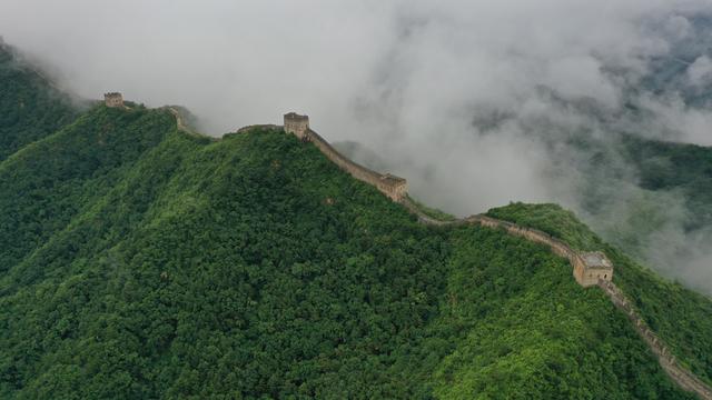 雨涤燕塞千峰晓 云涌金城万堞浮