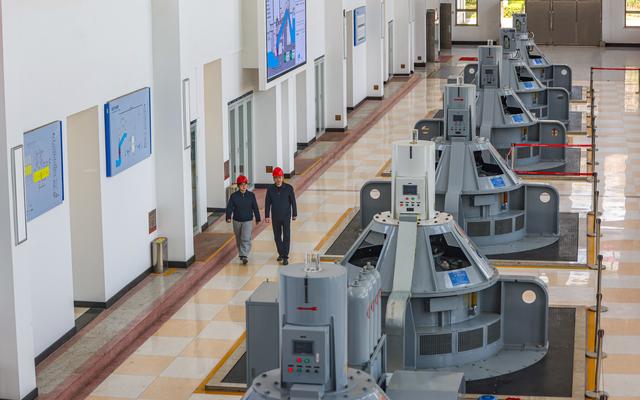 奔腾向前的大江大河