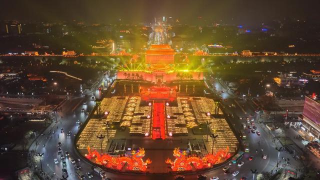 以灯为桥，西安城墙新春灯会让中国年味走向全球