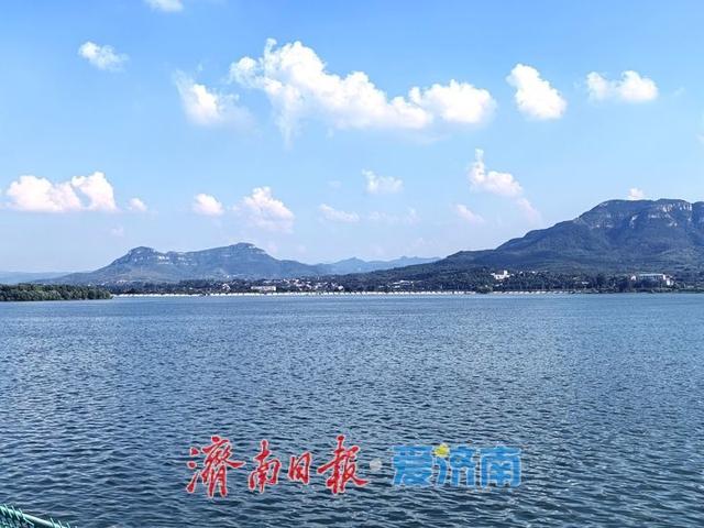 一年四季 泉在济南｜雨后卧虎山水库焕新颜 白云映水画中游