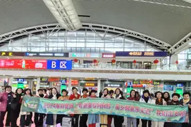 开启龙年旅游“开门红”，贵州“粤港澳专列向黔”首发团启程图片