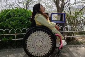 从不敢出门到北漂8年，一位“玻璃”女孩的人生实验图片