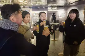逛青啤博物馆、赏海边美景、品特色美食……“来青岛过周末”受韩国年轻人追捧图片