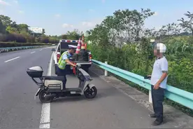 惊险！两轮电动摩托高速逆行 铜仁民警迅速出警消隐患图片