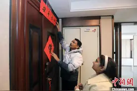 （新春见闻）印度博士夫妇乐享龙年春节：欲把中国比故乡图片