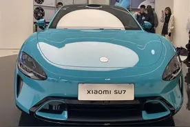 小米汽车SU7今日亮相武汉线下门店，市民称“20多万元可接受”图片
