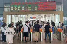 同一列车全程有票短途无票？铁路部门：优先满足从始发站上车的长途乘客图片