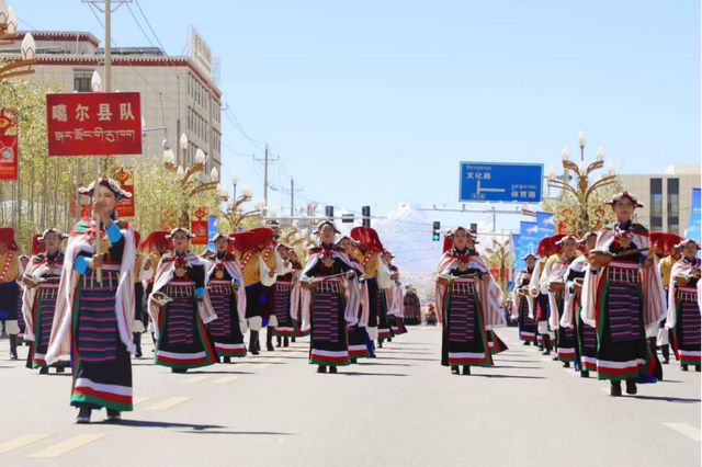 象雄文化旅游节舞动雪域团结赞歌