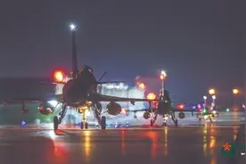 空军航空兵某旅夜间飞行训练影像图片