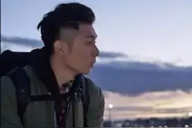 【每日听首粤语歌】周柏豪这首歌，总令人回味第一眼遇见 | 何解初初都是漂亮 何解初初双眼善良图片