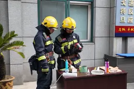 “被我爸吓死！”夏天必备，千万不能一起用！1秒轰燃……图片