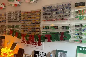 一次成像独具特色 拍立得照相馆在昆明兴起图片