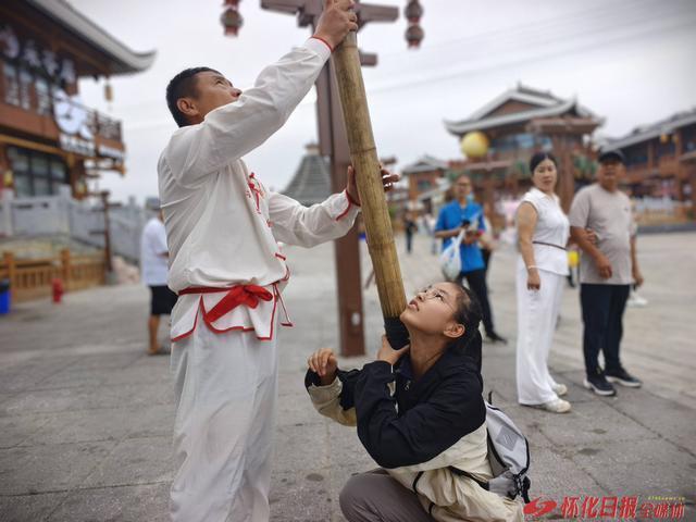 世界那么大我要去怀化|“双人爬杆”点亮榆树湾