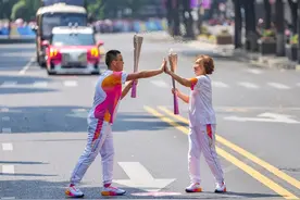 岁月如歌——记杭州亚运火炬手“摇滚奶奶”董四教图片