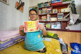 “板凳男孩”方宇翔即将开启高中生活图片