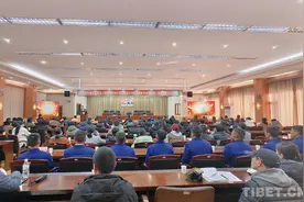 西藏自治区总工会举办老西藏精神、“两路”精神宣讲报告会图片