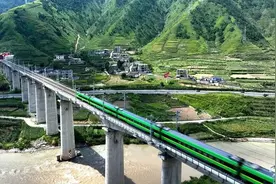 坐着火车去避暑！成都至西昌、昆明等地加开列车图片