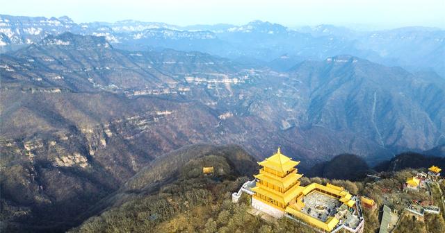 深秋王屋山登高赏奇景 地质公园层林尽染