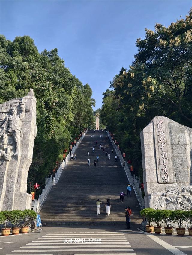 8个多小时直达！遵义⇌延安高铁开通，红色圣地双向奔赴攻略来了