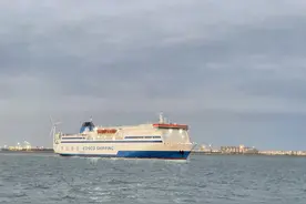 天津到大连旅顺客滚航线复航 首班船旅客、车辆到天津了图片