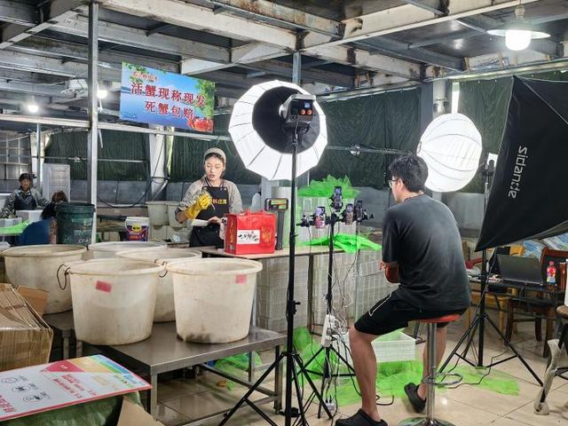 从“幕后”到“台前”：微山湖大闸蟹在拼多多打响“北蟹”名号