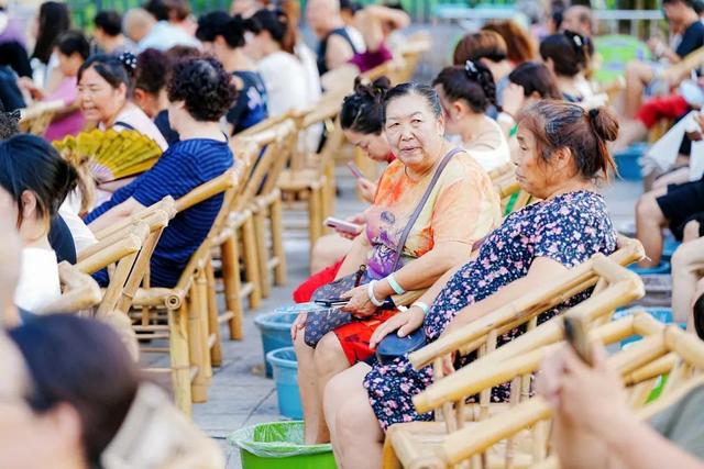 打卡彭州中医药嘉年华在“养生局”里感受文商农旅体深度融合的彭派生活