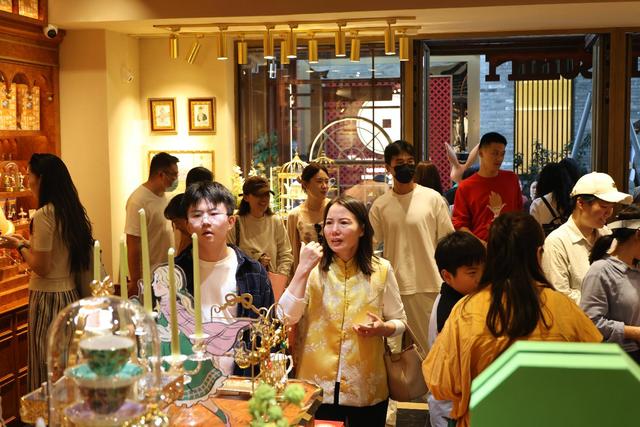 郑州千年商都遗址旁 “城市会客厅”焕发消费新活力