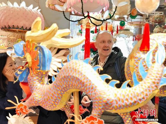 世界市长在古都南京看古城更新中如何“护根”