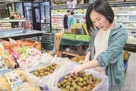 厦门市场多品种荔枝陆续上市图片