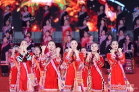 云南澜沧欢度葫芦节图片