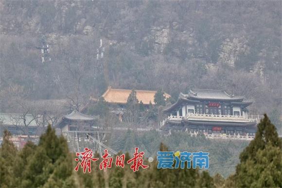 一年四季 泉在济南丨冬日千佛山：山寺凉亭入画来