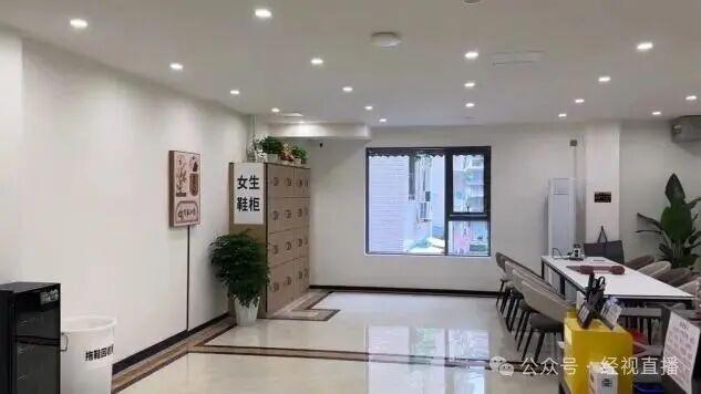 “20元一天”“禁止只穿内裤走动”，12人一间的青旅走红