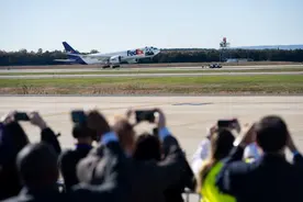 旅美大熊猫“美香”一家飞抵成都 最快12月与公众见面图片