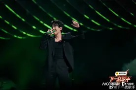 《下一战歌手》首战白举纲艾热出线，那英吐露拿歌王心声图片