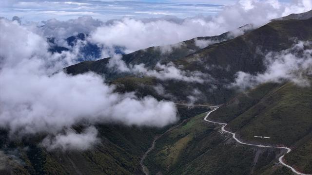 G视觉·名家推荐丨杨楹:穿越云海的天路!九寨沟“28道拐”,弯弯惊心皆仙境