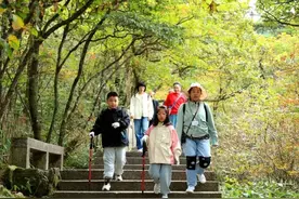 10月3日，黄山风景区迎客34000人图片