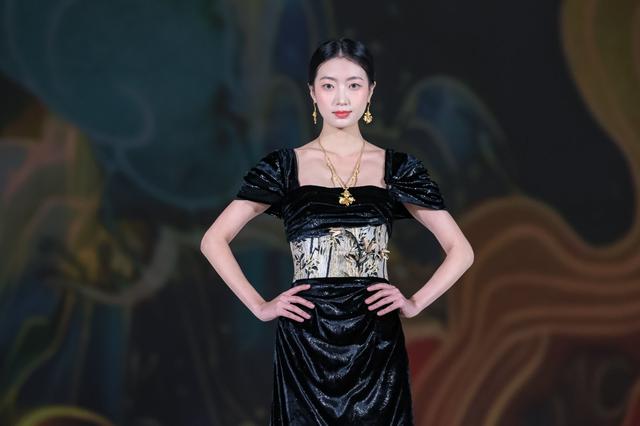 黄金钻石珍宝都赶中秋的趟｜是日美好事物