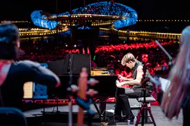 休闲在苏州丨户外钢琴演奏会碰撞水舞喷泉烟花秀，点燃苏州湾之夜图片