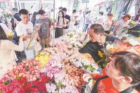 “520”商家巧妙助攻催热江城甜蜜经济图片